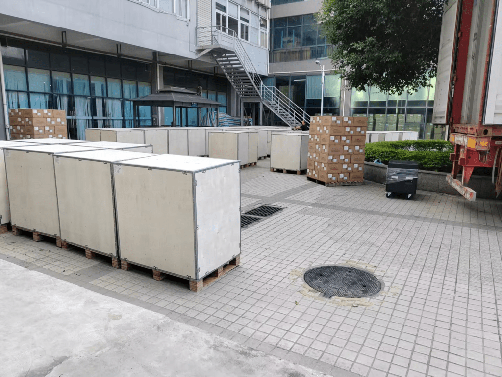 960*960mm die-casting cabinet loading a container - Company News - 3